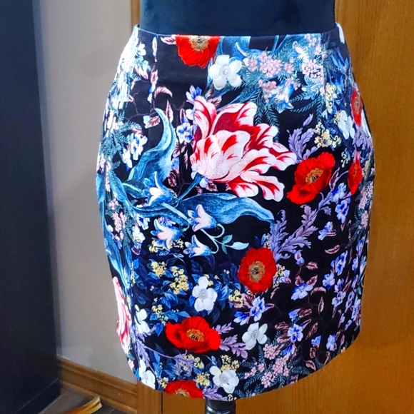 Minkpink satin soft touch floral pencil skirt nwot - Picture 1 of 5